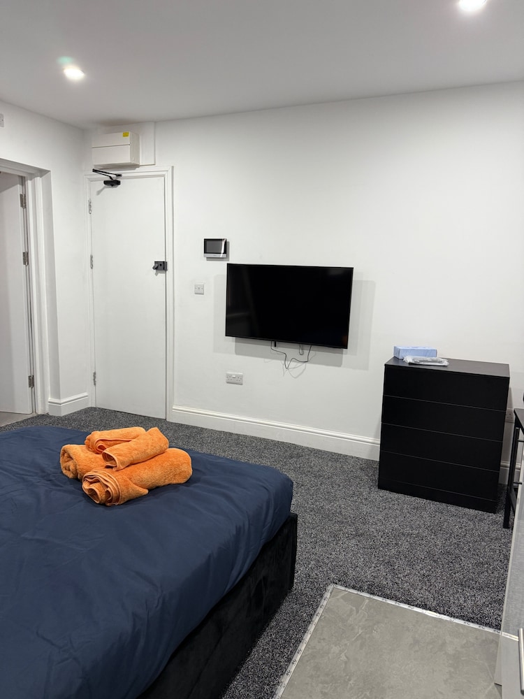 Studio - Sleeps 2 - Parking - Wifi