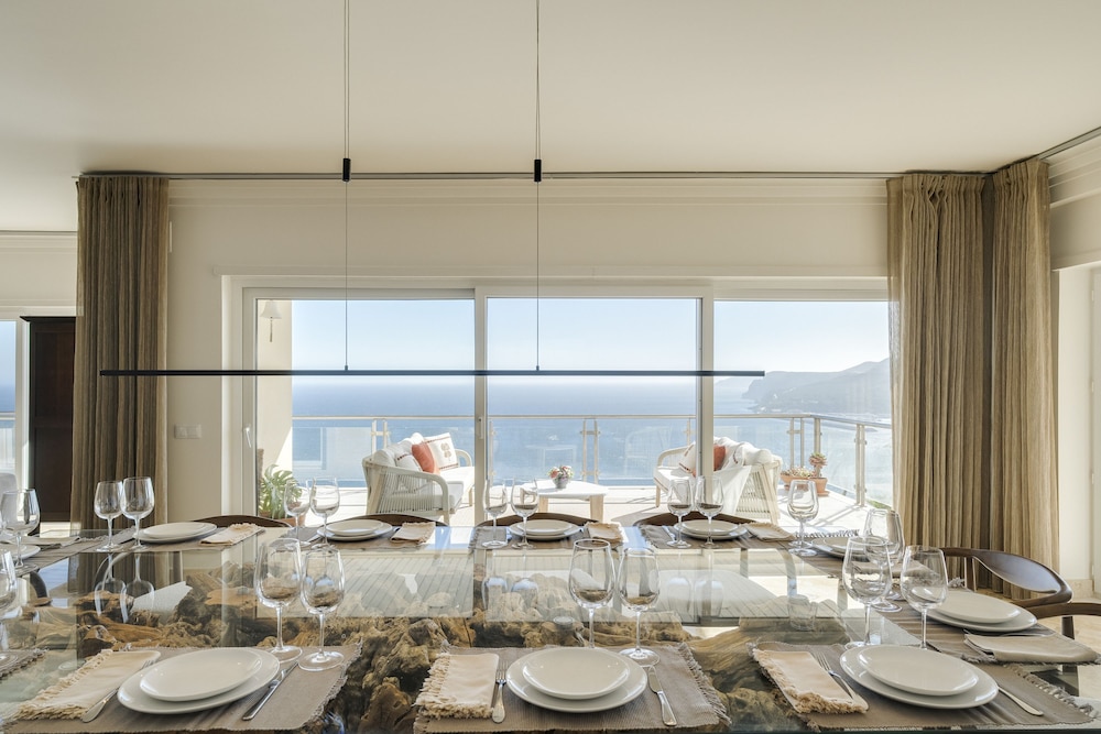 Coastline Arrabida Villa by Cadenzalux