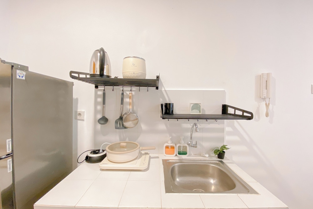 Minimalist And Comfy Studio Apartment At Cinere Bellevue Suites