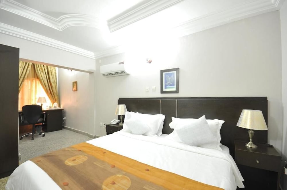 Sheer Luxury Apartments & Suites