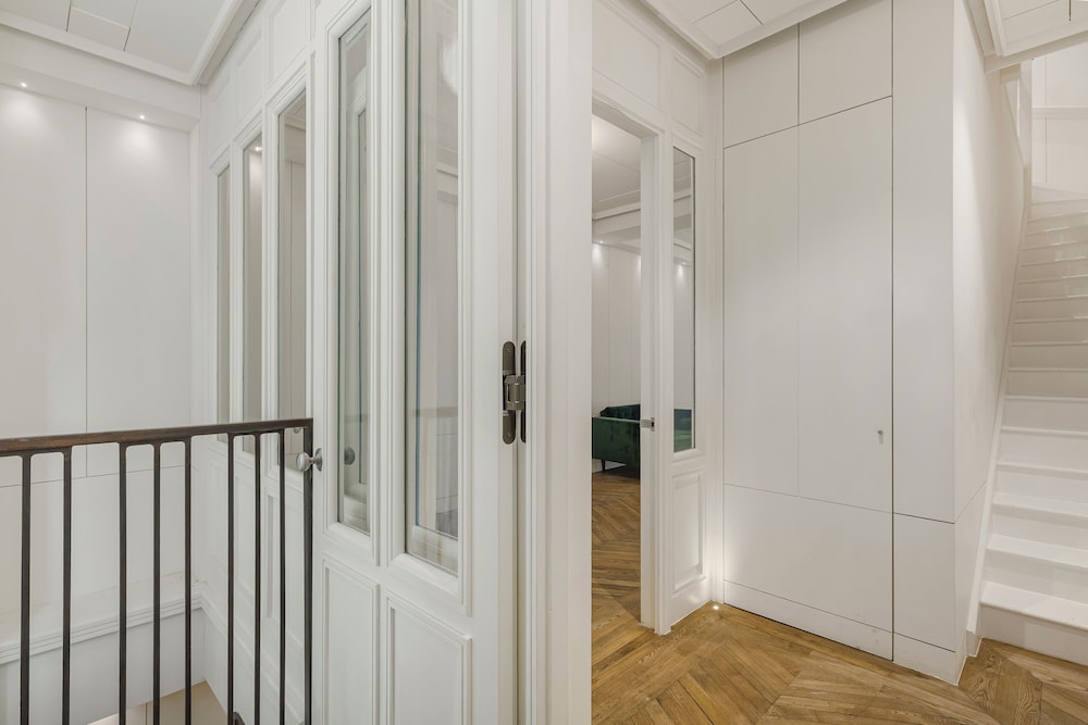 Spacious 5 Bdrm Townhouse in Camden