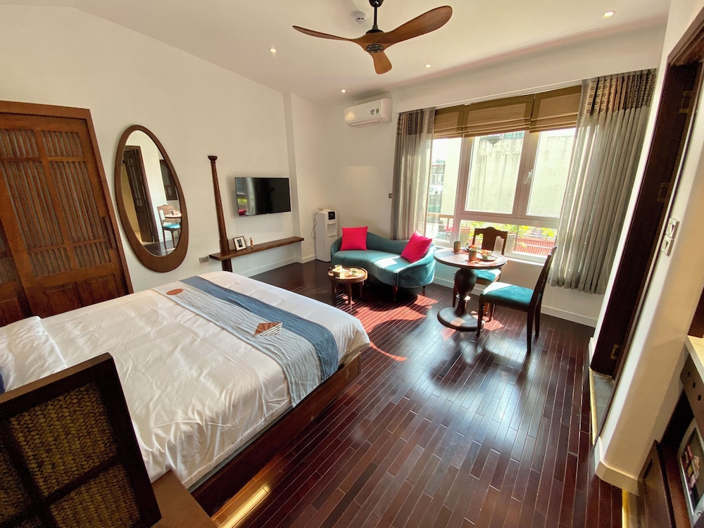 Maison Nha Truc Bach Lake