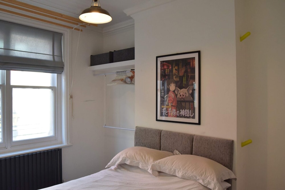 Airy Modern 1 Bed Apartment in Shoreditch