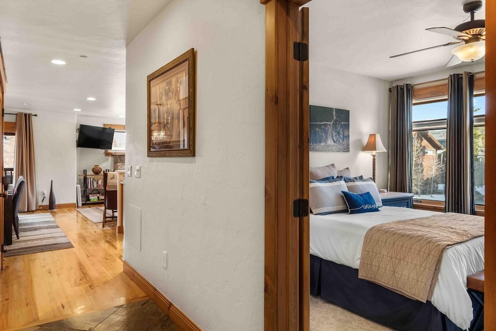 Mount Victoria Lodge #d 3 Bedroom Condo by RedAwning