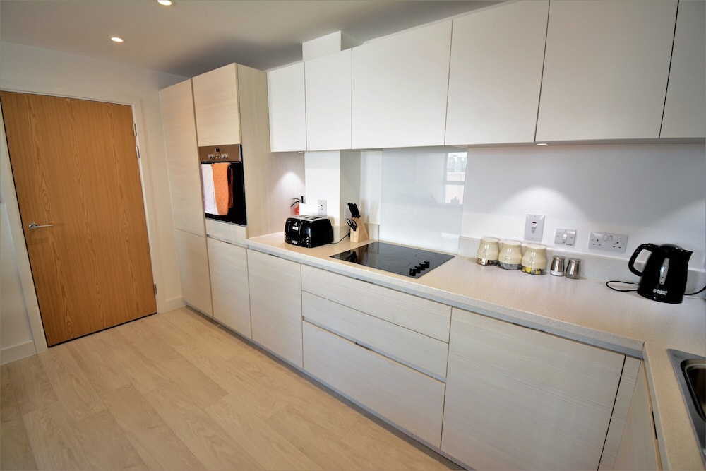 Kennet House Superior Serviced Apartment