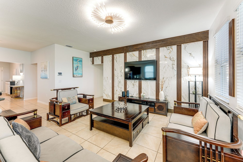 10 Mi to Disney World: Oasis w/ Resort Amenities!