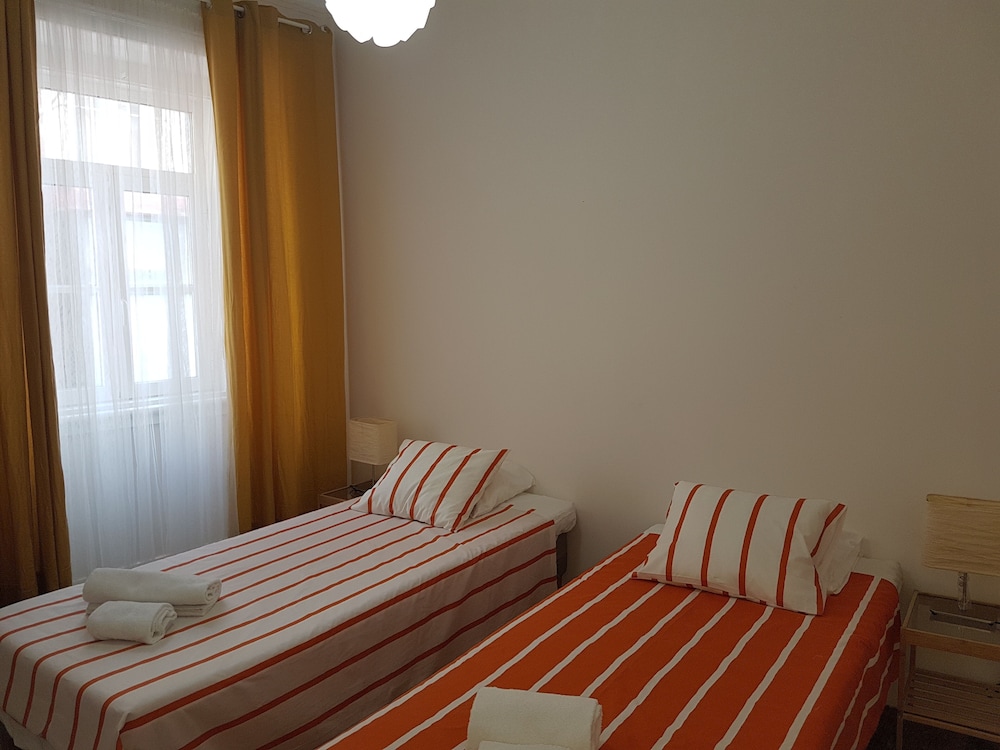 Apartment with Balcony in the Heart of Lisbon view 3