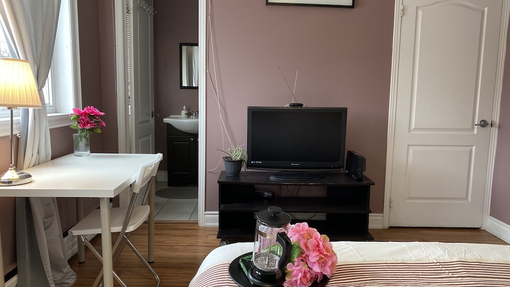 Kashaneh Guest House - 27 Greenbriar - Image 4