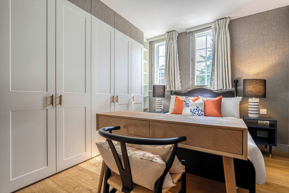 Luxury flats near Big Ben and London Eye