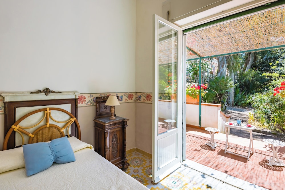 Villa Villari Terrace and Patio by Napoliapartments