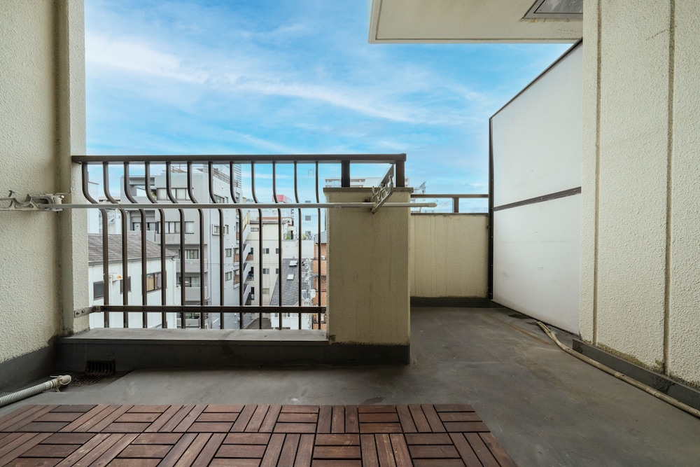 Namba West 5 connecting room