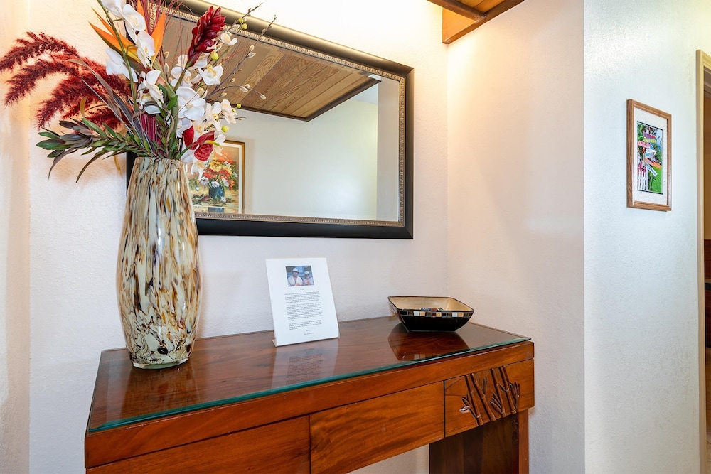 Kamaole Sands 2-204 - Dramatic Ocean and Courtyard Views, 1bd / 2ba, AC, Wi-fi