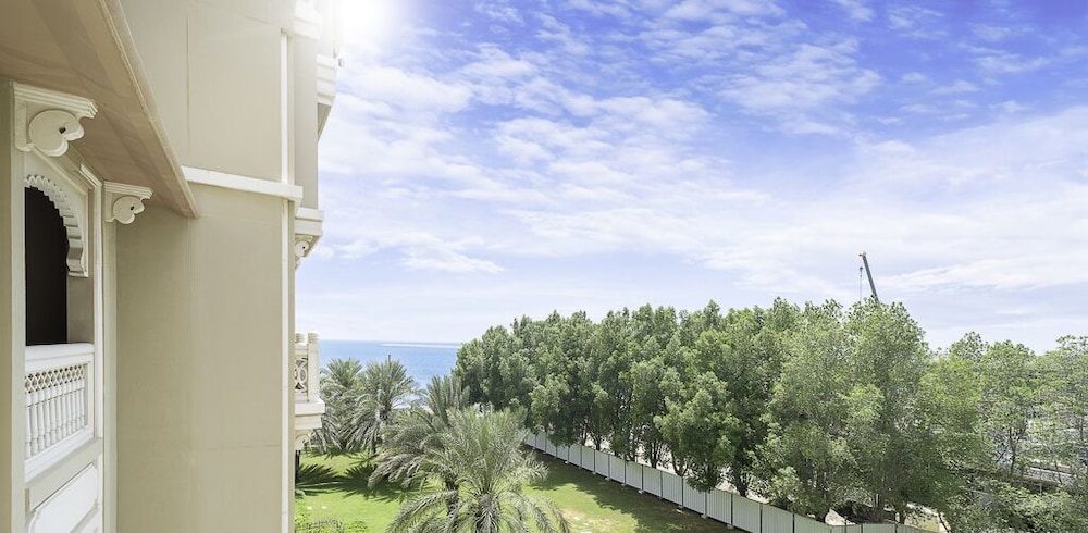 LUX The Grandeur Palm Garden View Suite