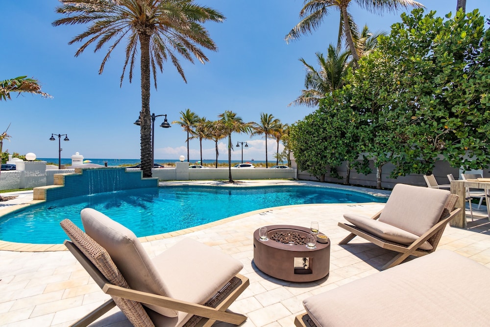 Sea Breeze by Avantstay Across From Fort Lauderdale Beach Pool Out Door Dining Fire pit