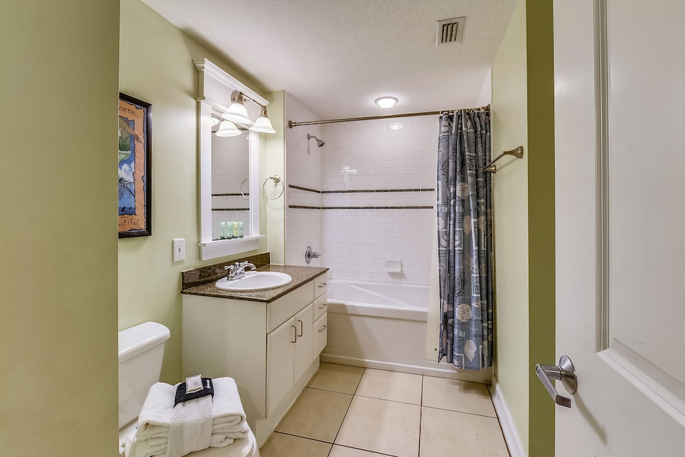 Grand Panama Beach Resort by Book That Condo