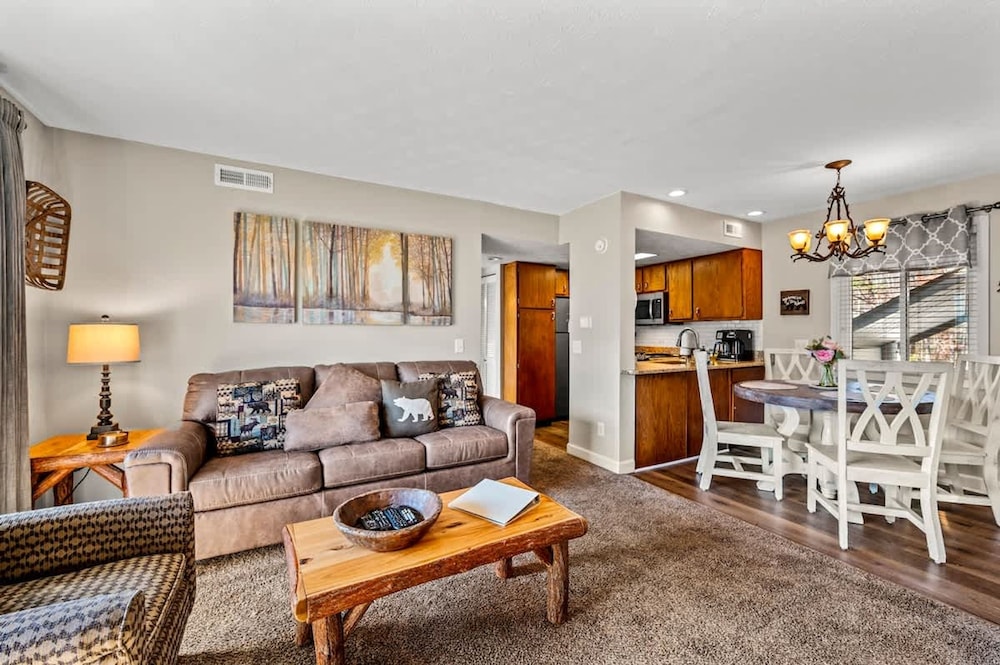 Sleeps 6 Mountain Views Shared Resort Amenities