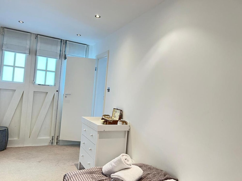 The Heart of Kensington Mews - Private House-Centrally Located-Great Transport