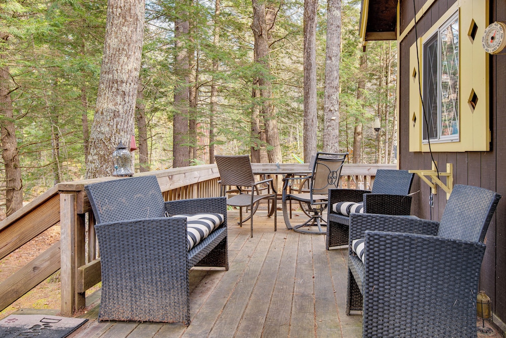 < 1 Mi to Lake Winnipesaukee: Family Winter Escape