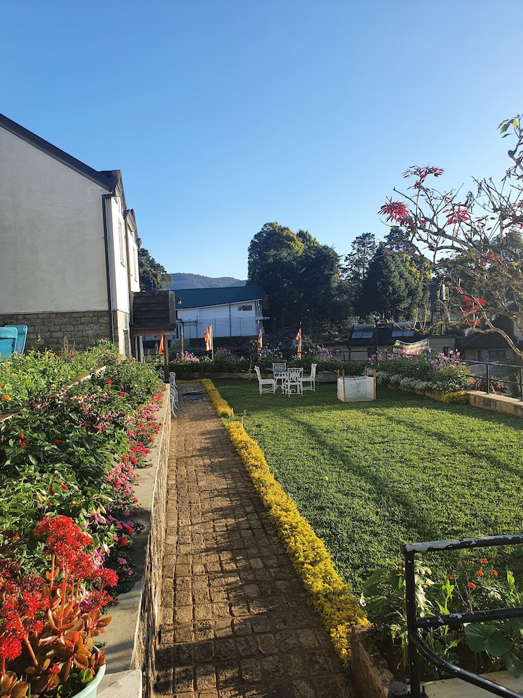 Lakeside Cottages