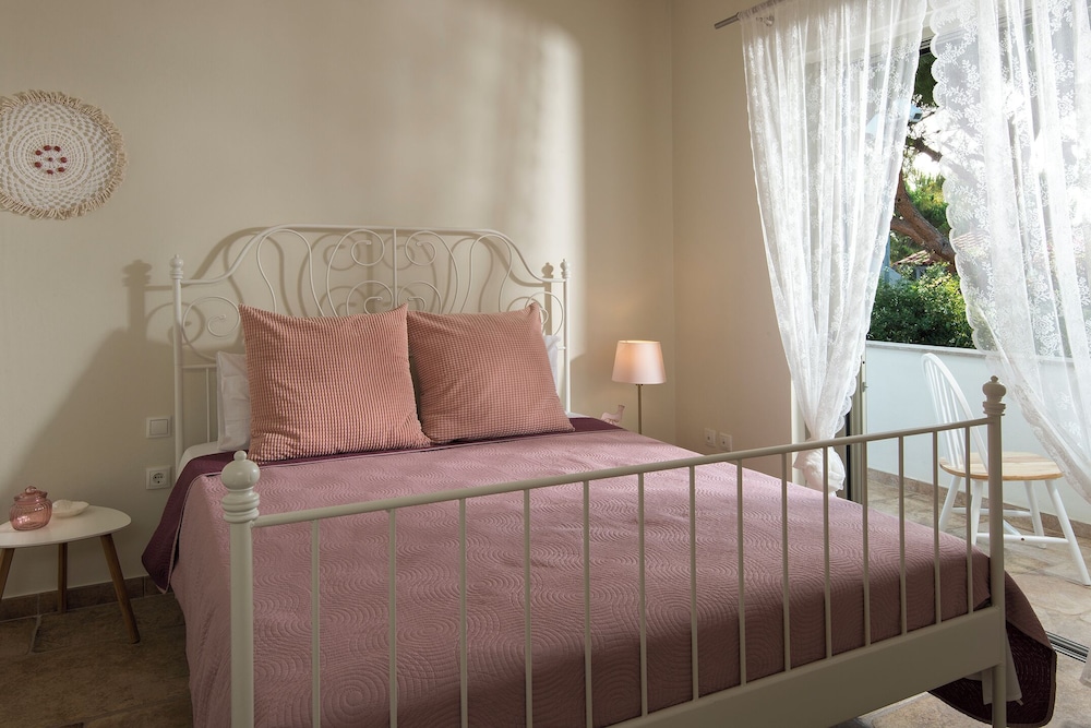 Amelia Villa Collection