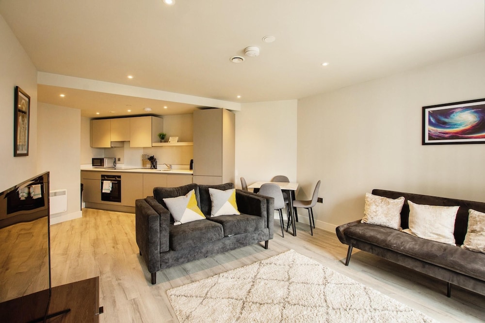 Sleek 6-guest Apt at St Martin s Bham view 3