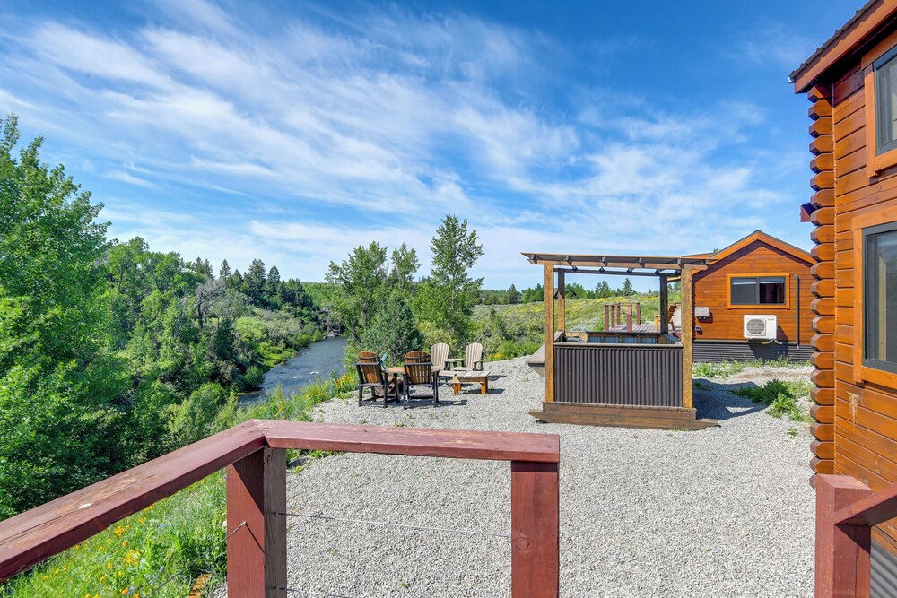 Teton Mtn Views: Peaceful Riverfront Cabin!
