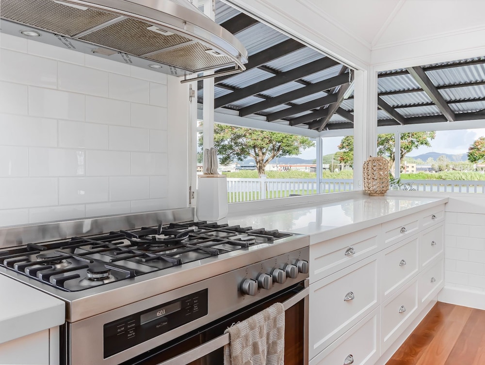 Hamptons White House