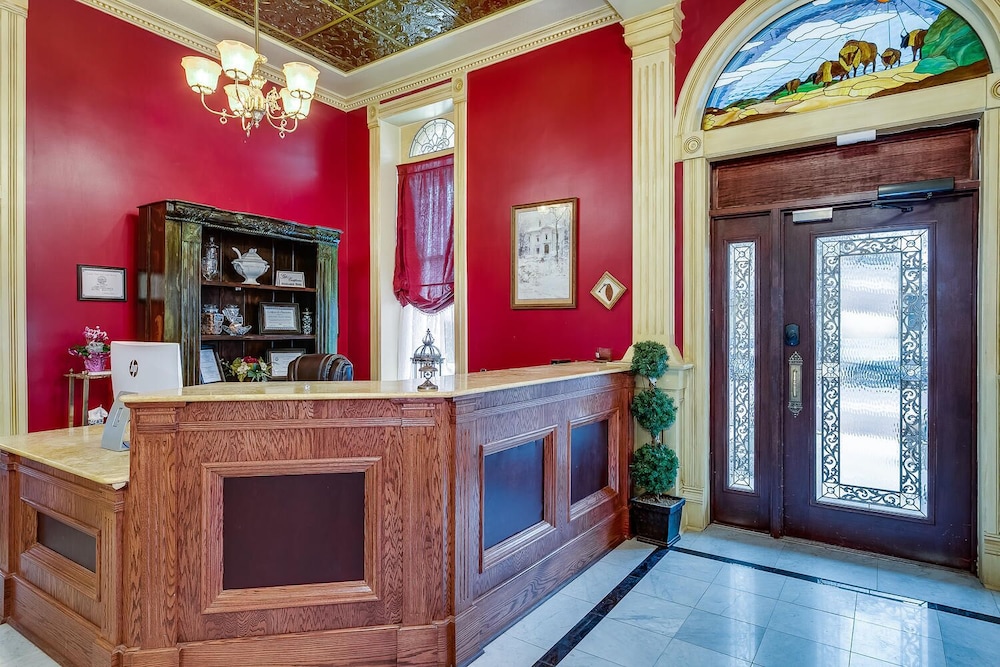 Historic Elgin Hotel