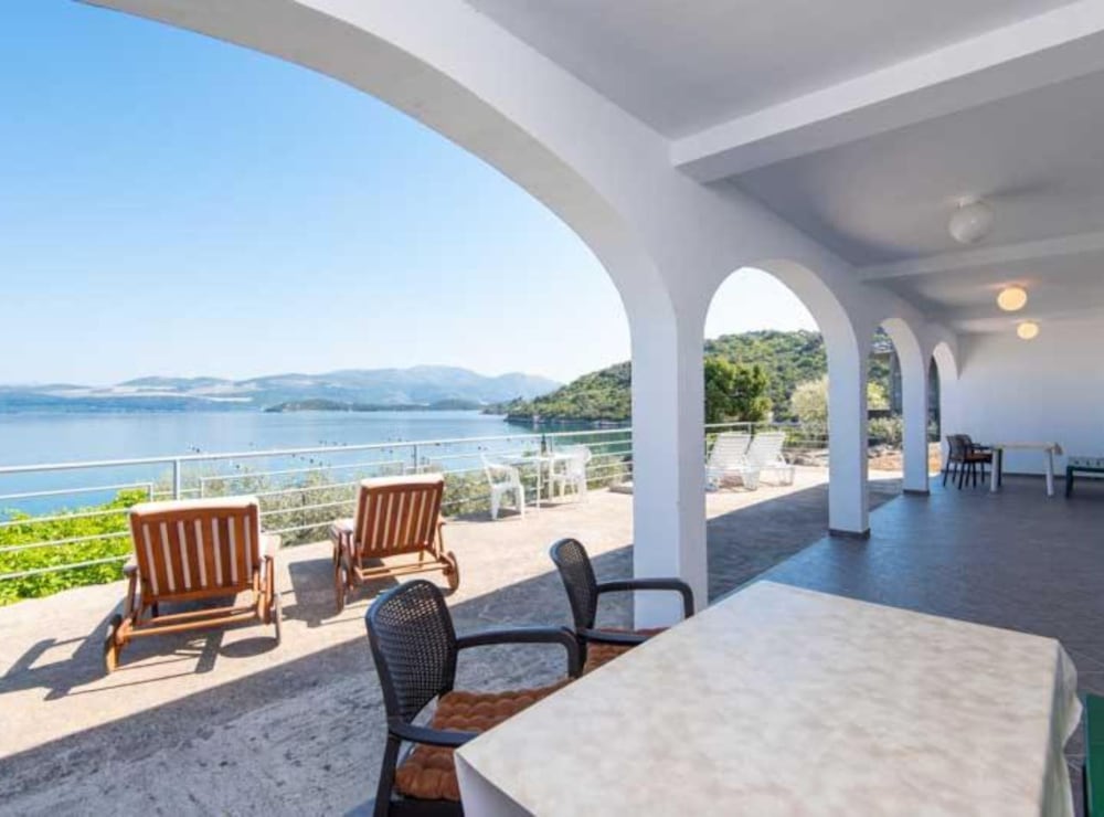 Spacious and Cozy Seafront Apartments