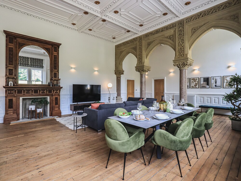 The Wilfred Suite Stone Cross Mansion