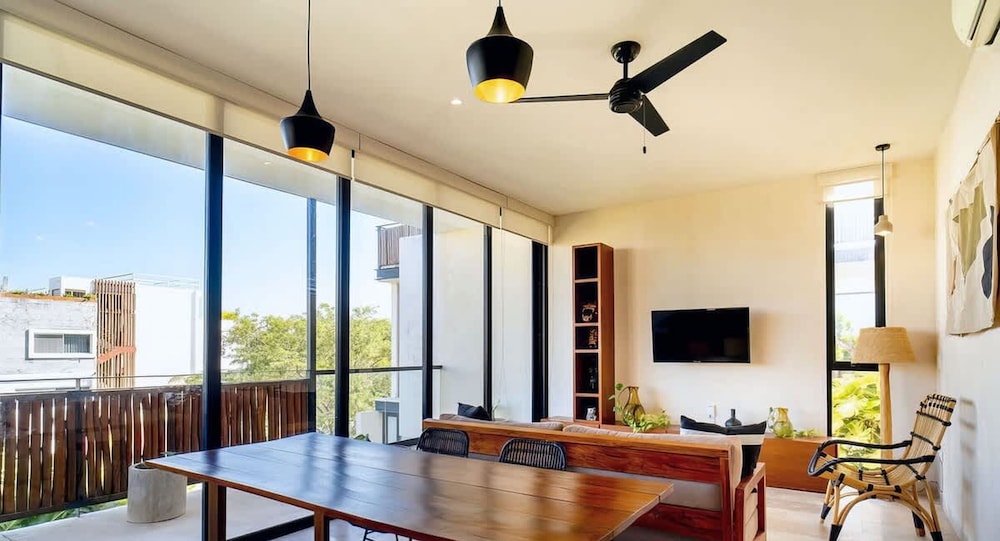 2 Br Prime Location Amazing Rooftop Pool