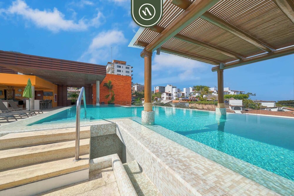 Amazing 1 BR Condo in Romantic Zone - Rooftop Pool