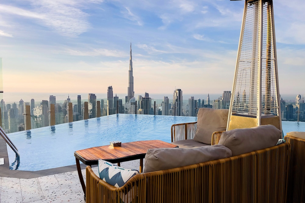 Sky Premium 1BR Duplex with city view