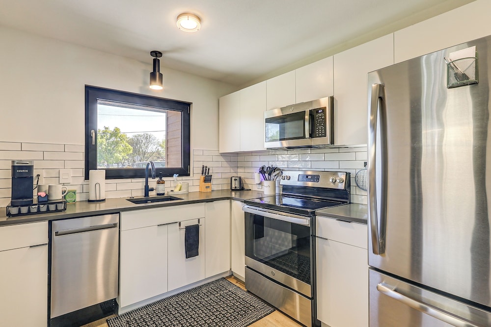 2 Blocks to Delano District: Modern Tiny Home!