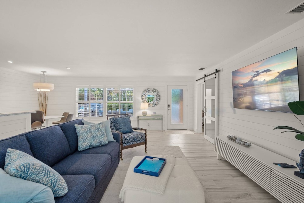 Dockside Getaway on Avenida
