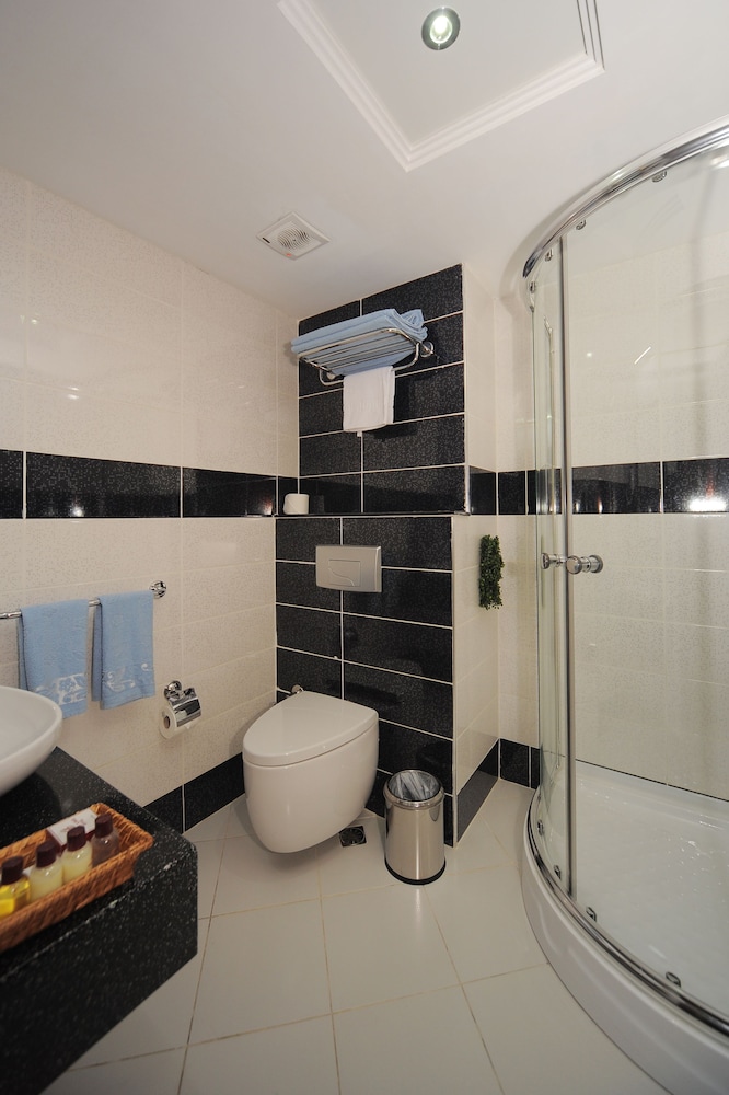 Golden Lake Otel - Image 35