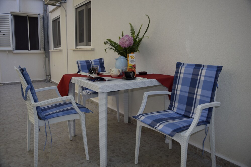 Jele Rooms