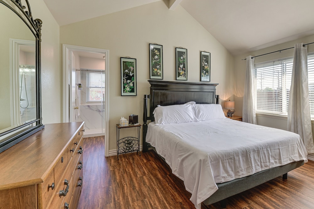 Pet-friendly Family Home 3 Mi to Lake Lewisville