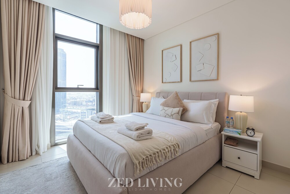 Downtown 2BR | Walk to Burj Khalifa + Dubai Mall