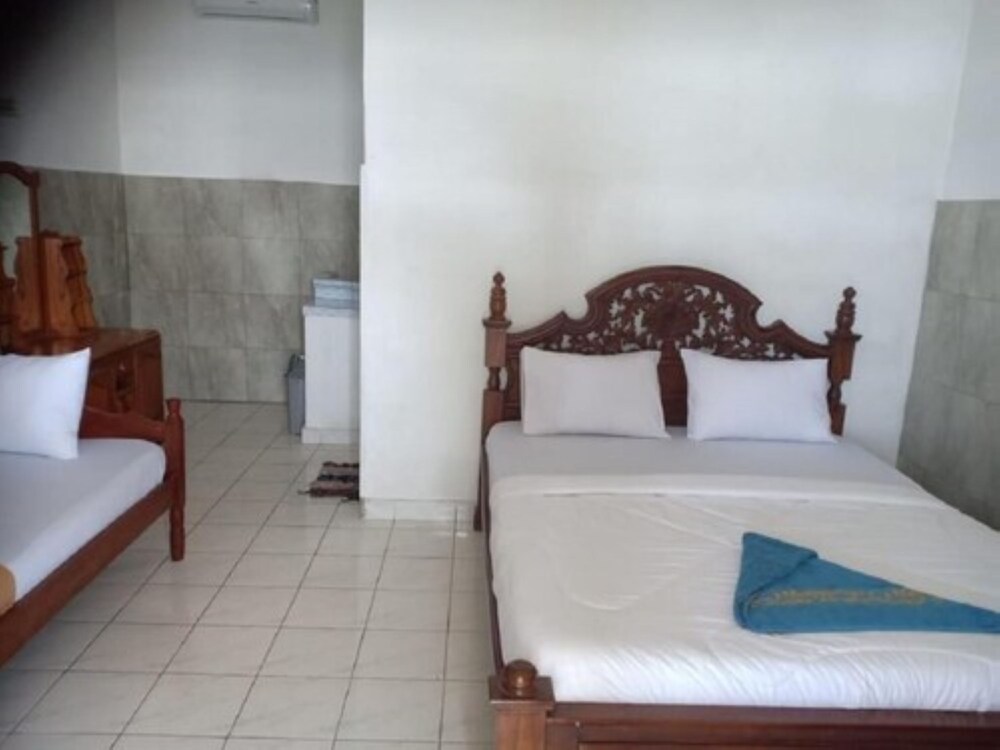Lila Cita Beach Lovina view 5