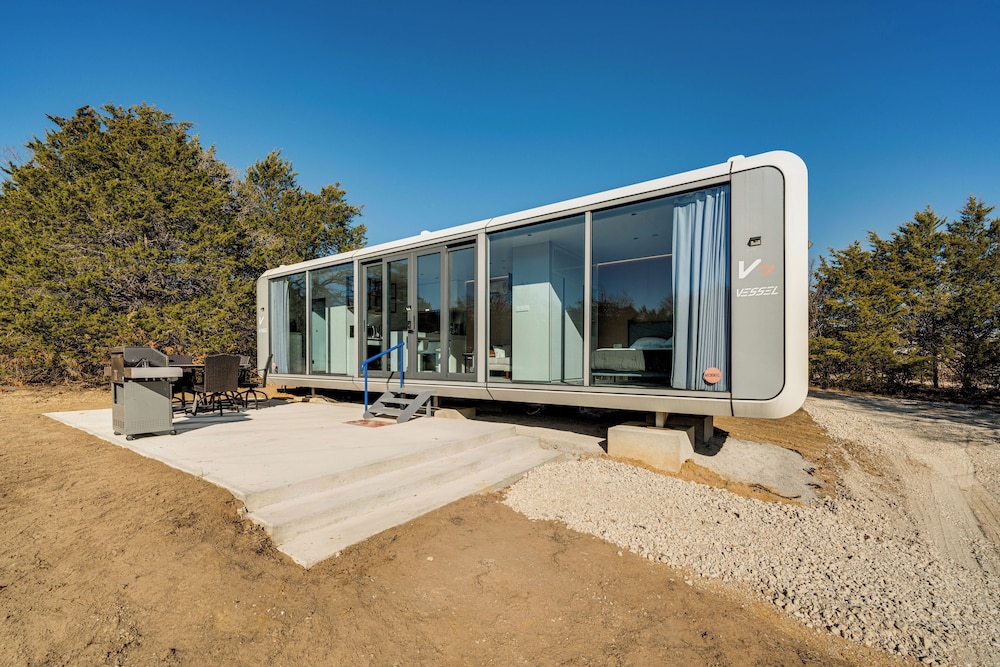 8 Mi to Lake Access: Futuristic Capsule Hideaway!