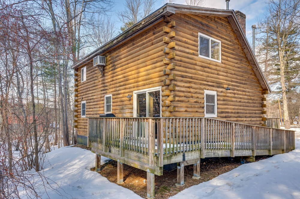 Cozy Laconia Cabin, Close to Winnipesaukee Pier!