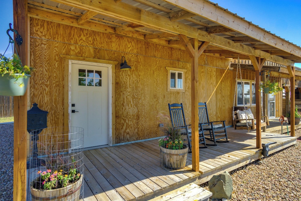 Yak Ranch w/ Mountain Views, Near Wellington!
