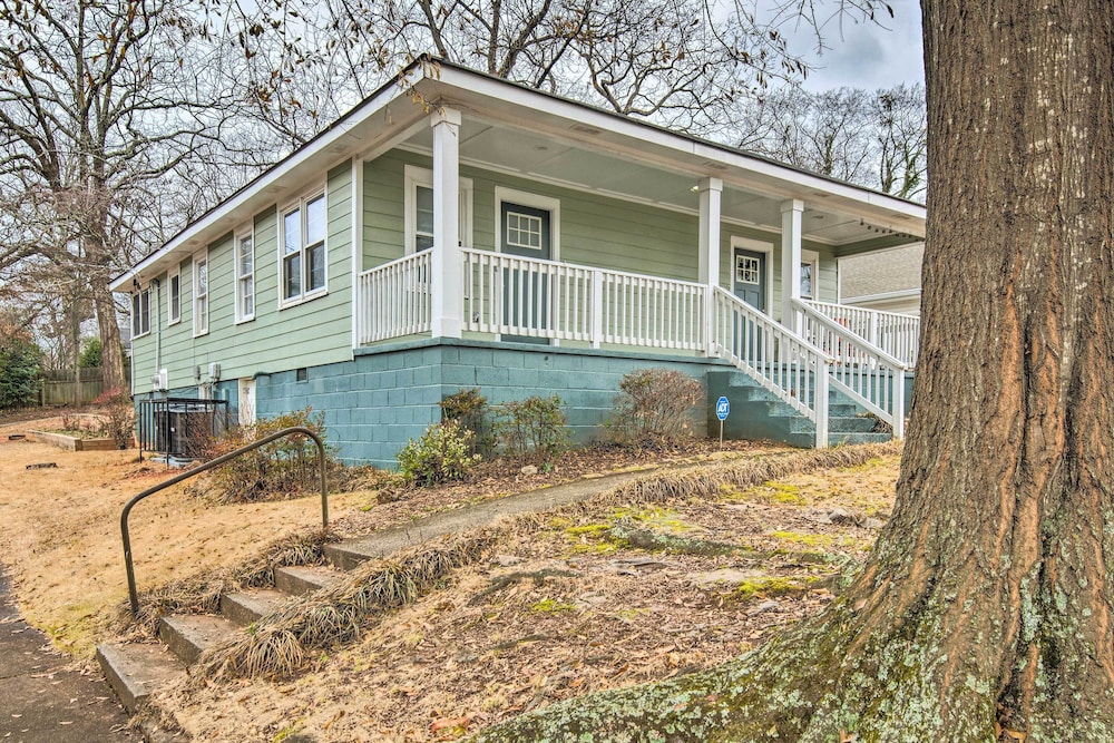 East Point Home ~ 6 Mi to Downtown ATL view 4
