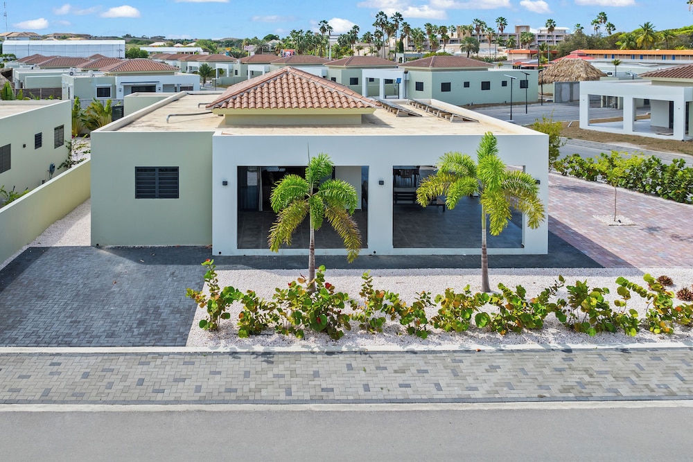 Villa Amber with pool at mambo beach
