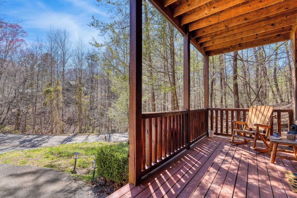 Hottub, Game Room, Forest Views, Near Gatlinburg Four Bears Lodge by Avantstay