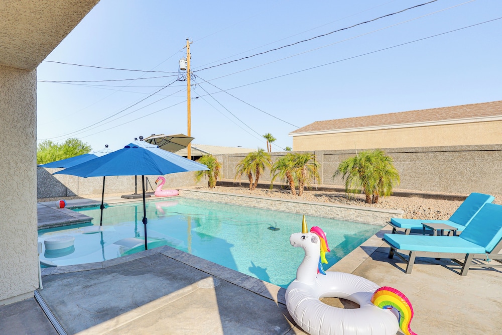 Modern Gem w/ Pool & Mtn Views in Lake Havasu City