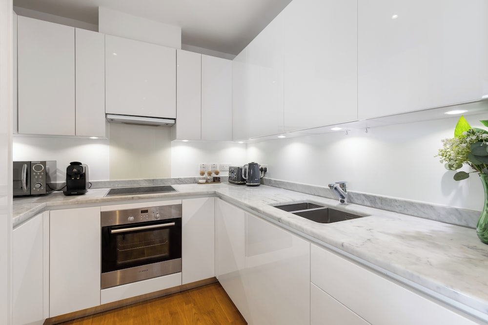 2 Bed-sleeps 4-balcony-family Friendly