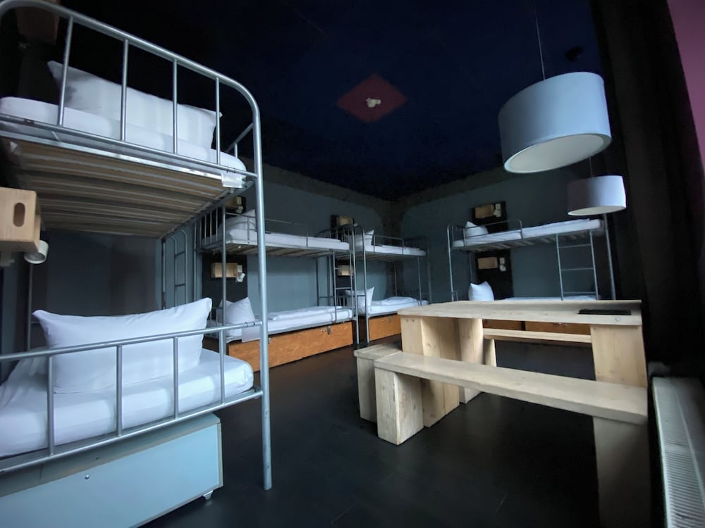 Singer109 Hostel
