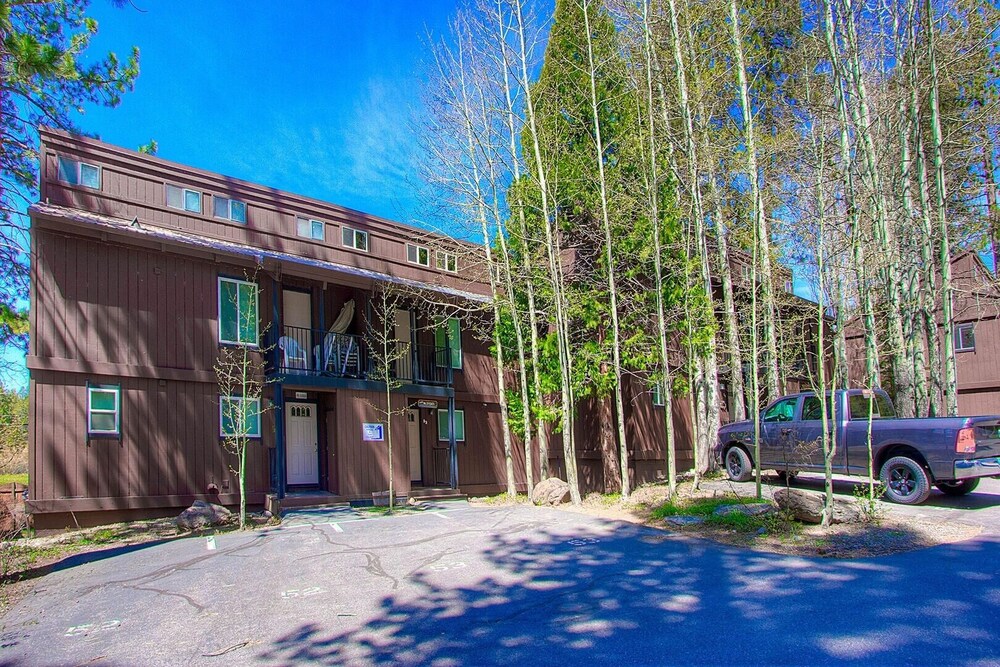 Park View Paradise 3 Bedroom Condo by RedAwning - Property Image 8